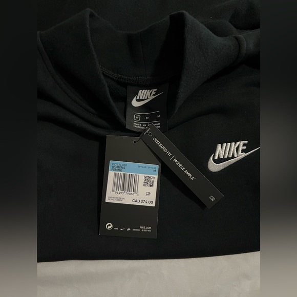 *NWT* NIKE WOMEN’S BLACK LOGO CREWNECK OVERSIZED FIT - MEDIUM - Picture 5 of 5